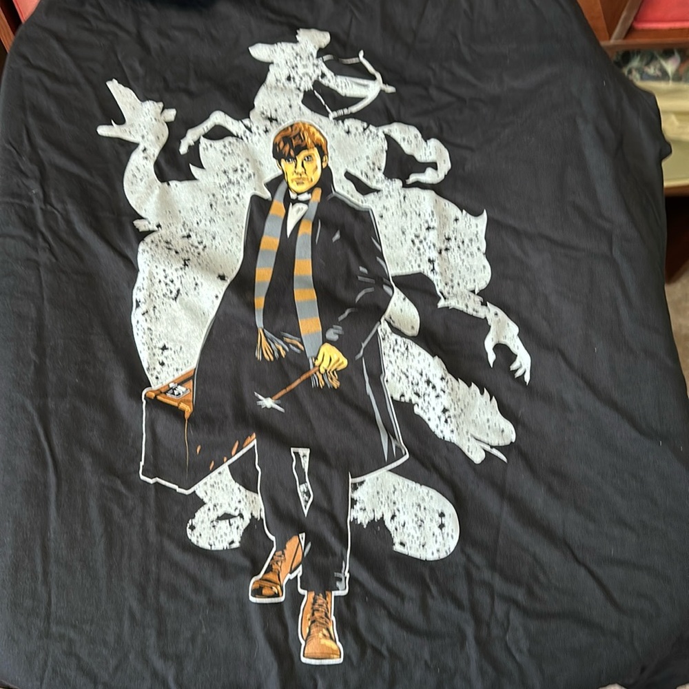 NWOT unisex XL Fantastic Beasts Newt Scamander shirt
